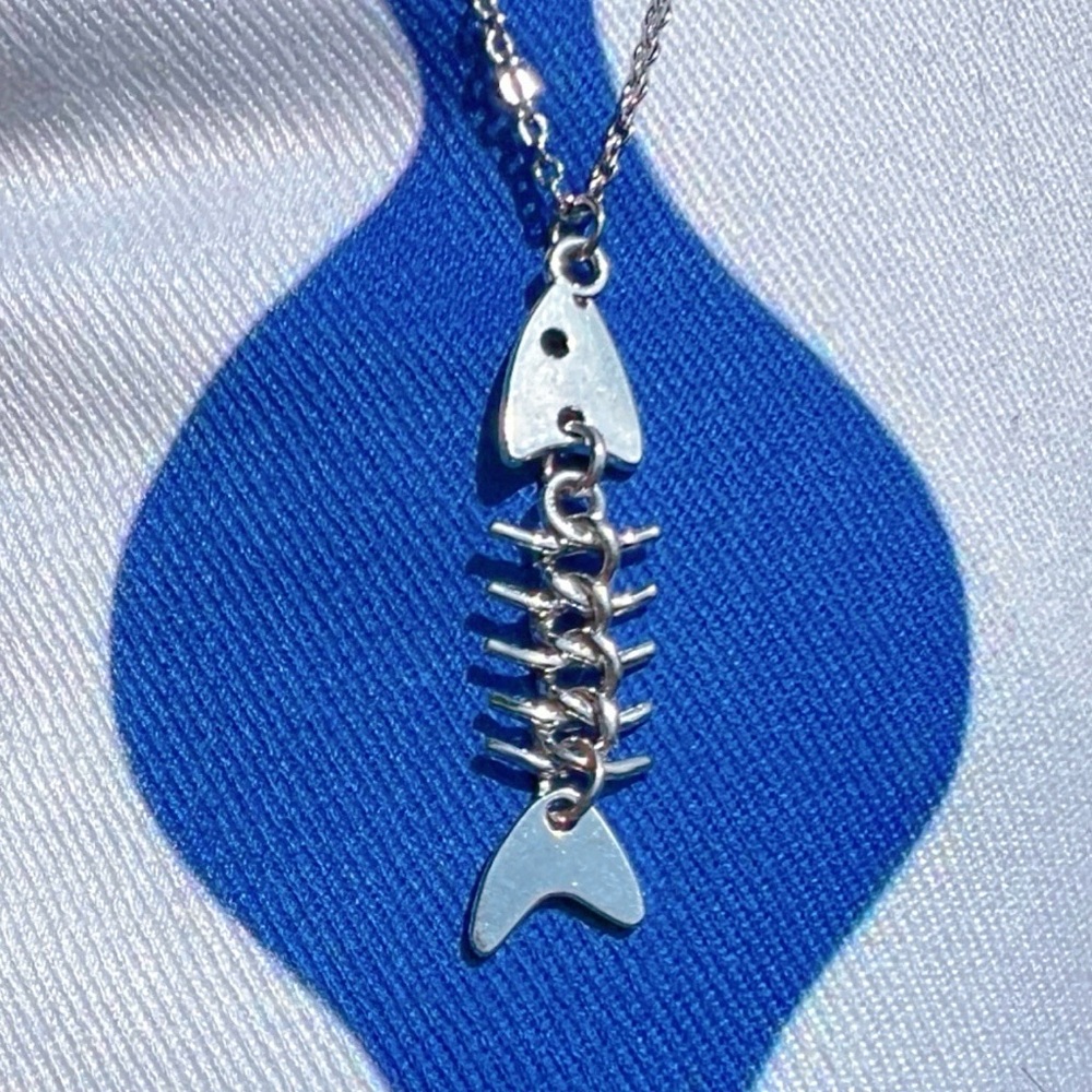 Flashy Fishbone Necklace